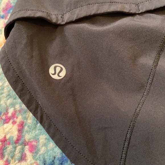 Lulu Speed Up 2.5 inch shorts - Picture 9 of 10